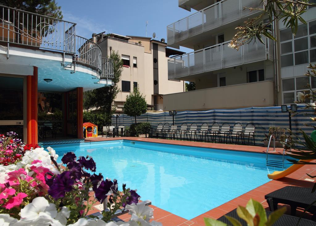רימיני Hotel Universo מראה חיצוני תמונה