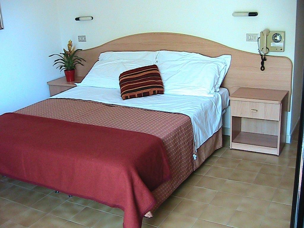 רימיני Hotel Universo חדר תמונה