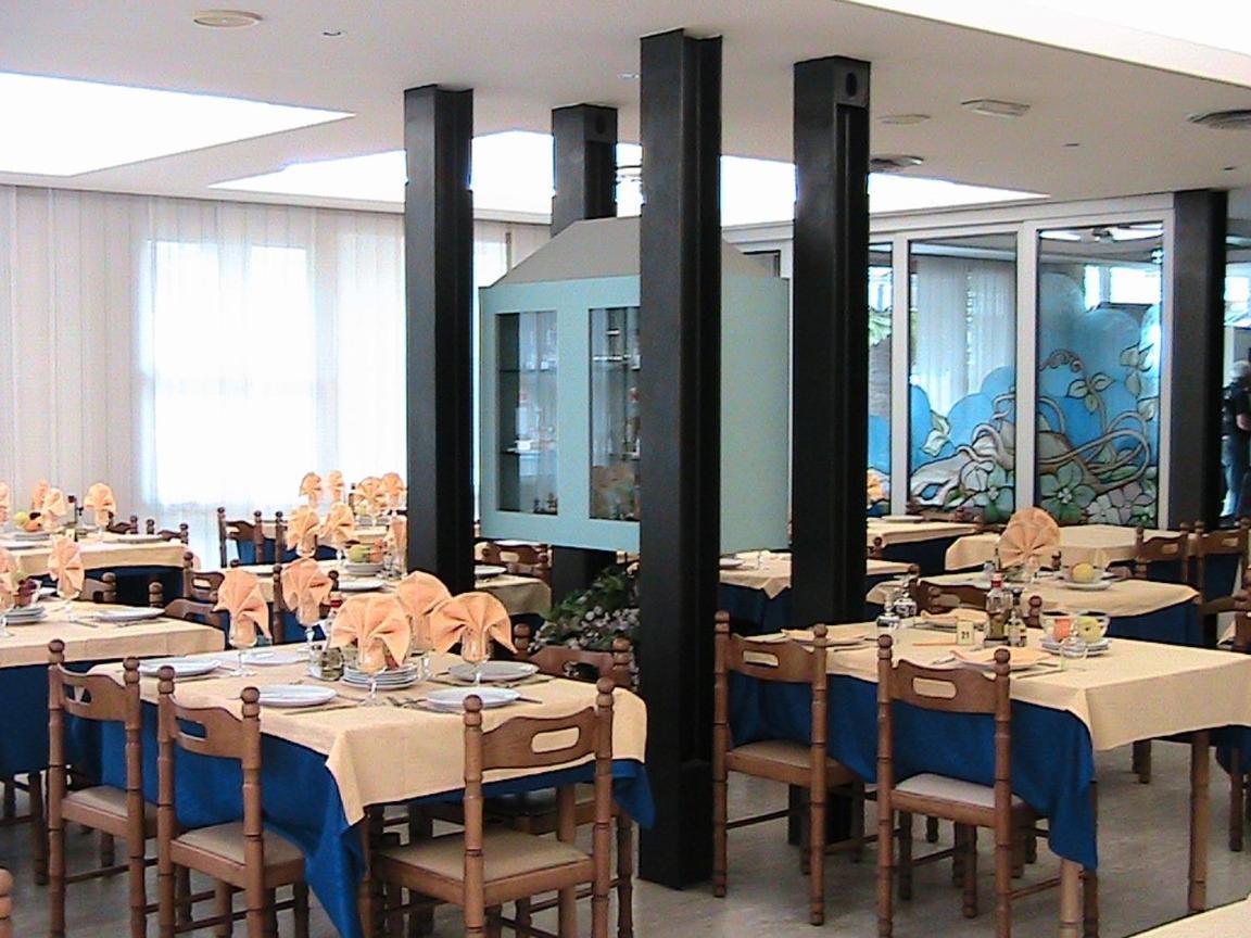 רימיני Hotel Universo מראה חיצוני תמונה