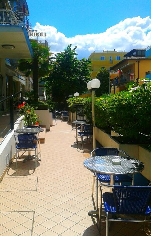 רימיני Hotel Universo מראה חיצוני תמונה